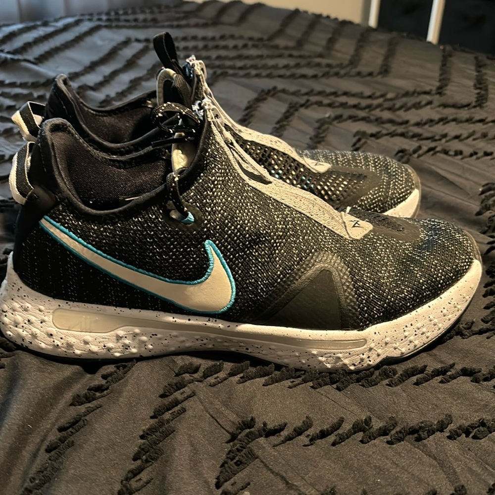 PG 5 Basketball shoes